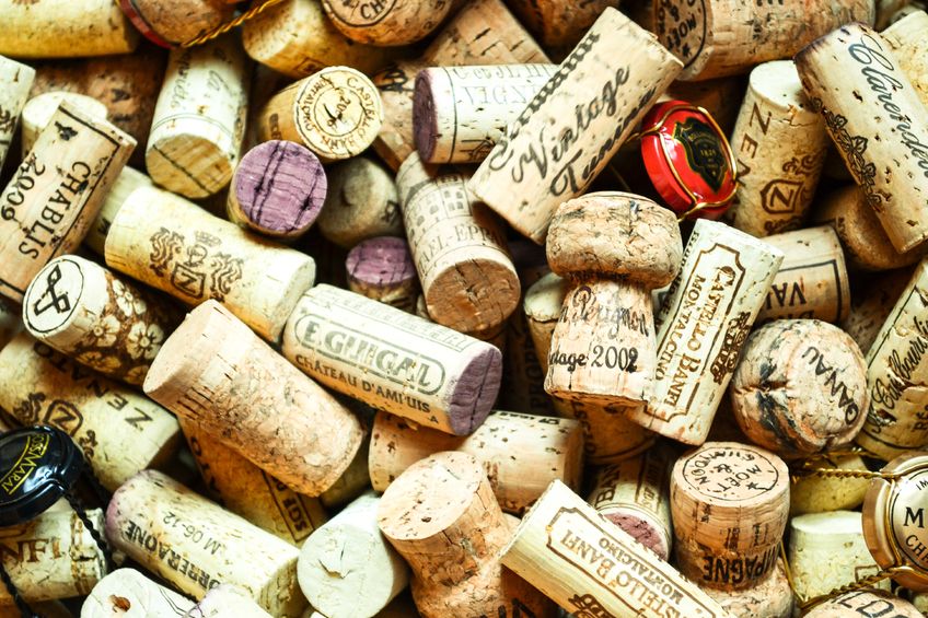 17872050 - box of wine corks