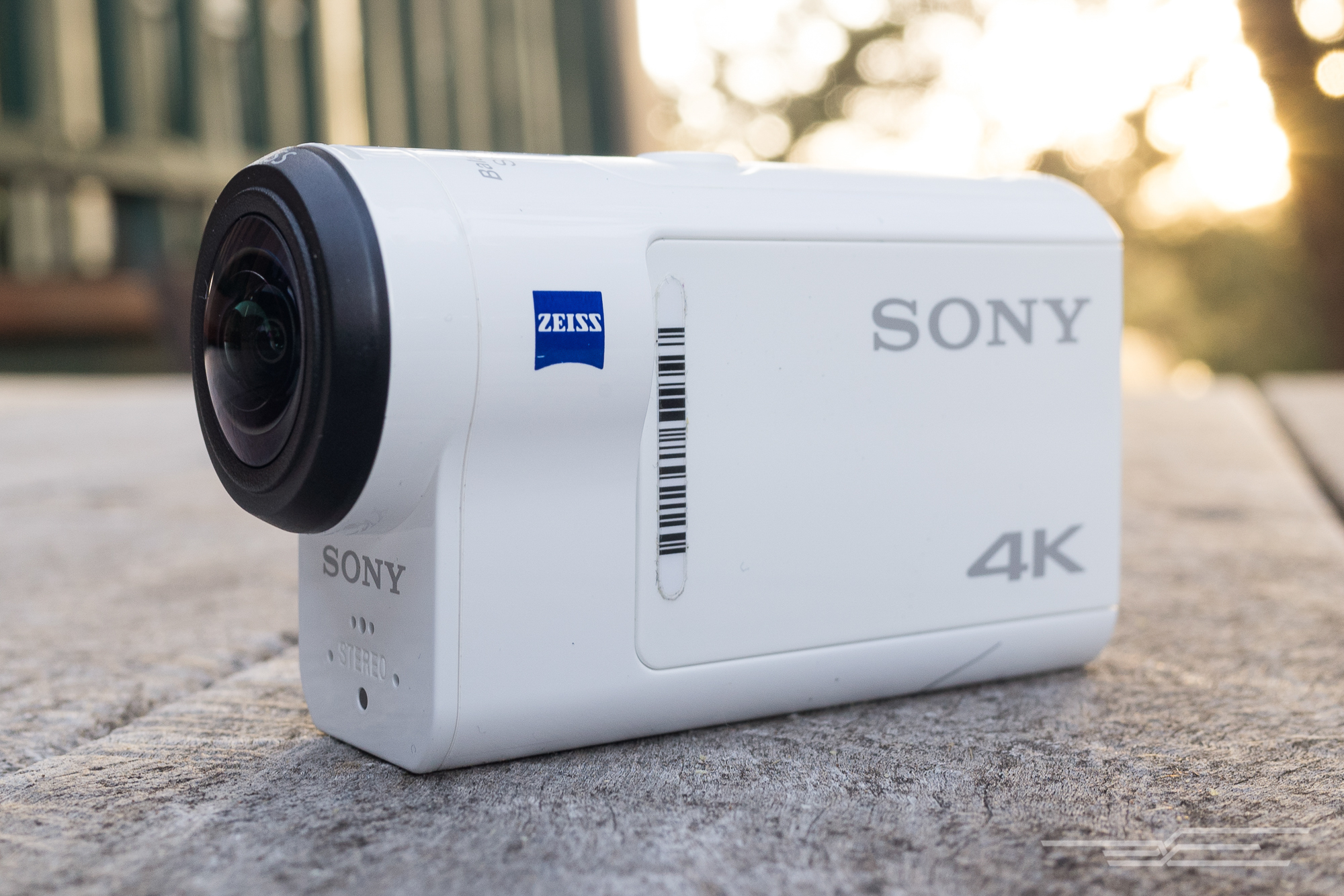 Sony маленькая. Sony FDR-x3000. Камера сони 4к белая. Sony FDR-x3000 Action Camera. Камера сони 4к экшен Sony FDR-x3000.