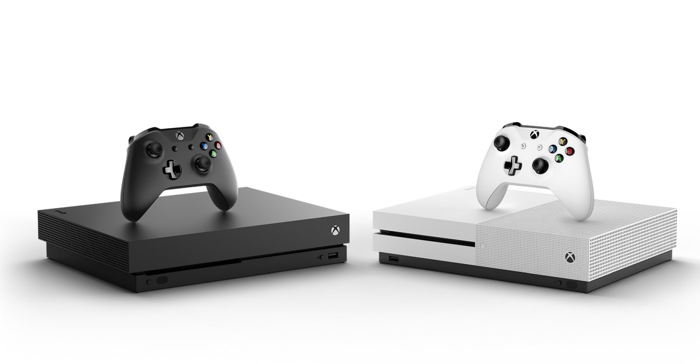 Xbox+One+X_Console+Controller_Hrz_Family_Mirror_White+and+Black-1400.jpg