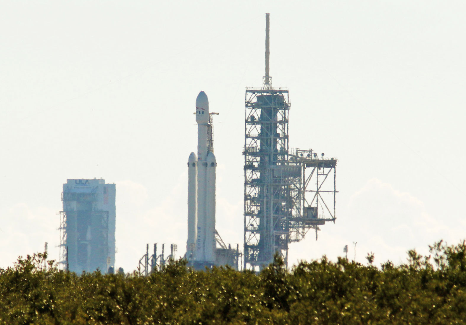 SpaceX’s Falcon Heavy can’t launch during a government shutdown | Engadget