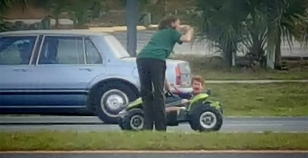 いったいなぜそんなとこに 高速道路をおもちゃの車で走っていた3歳児が見つかる 動画 ガジェット通信 Getnews