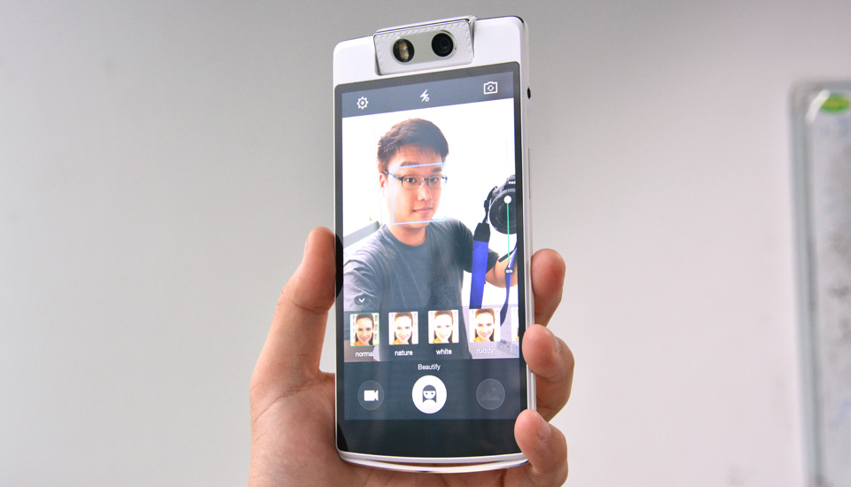 Oppo N3's motorized swivel camera takes selfies to the next level