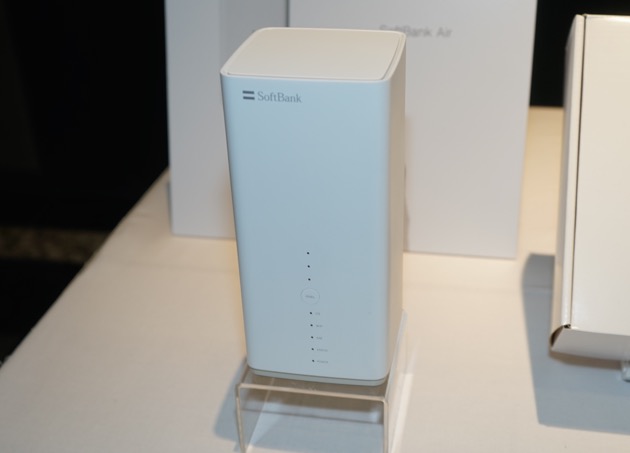 宅内用Wi-Fiルータ SoftBank Air 02発表。4x4MIMOとCAで受信261Mbps、3日3GB ...