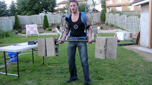 Homemade exoskeleton lets a man lift big cinder blocks with ease