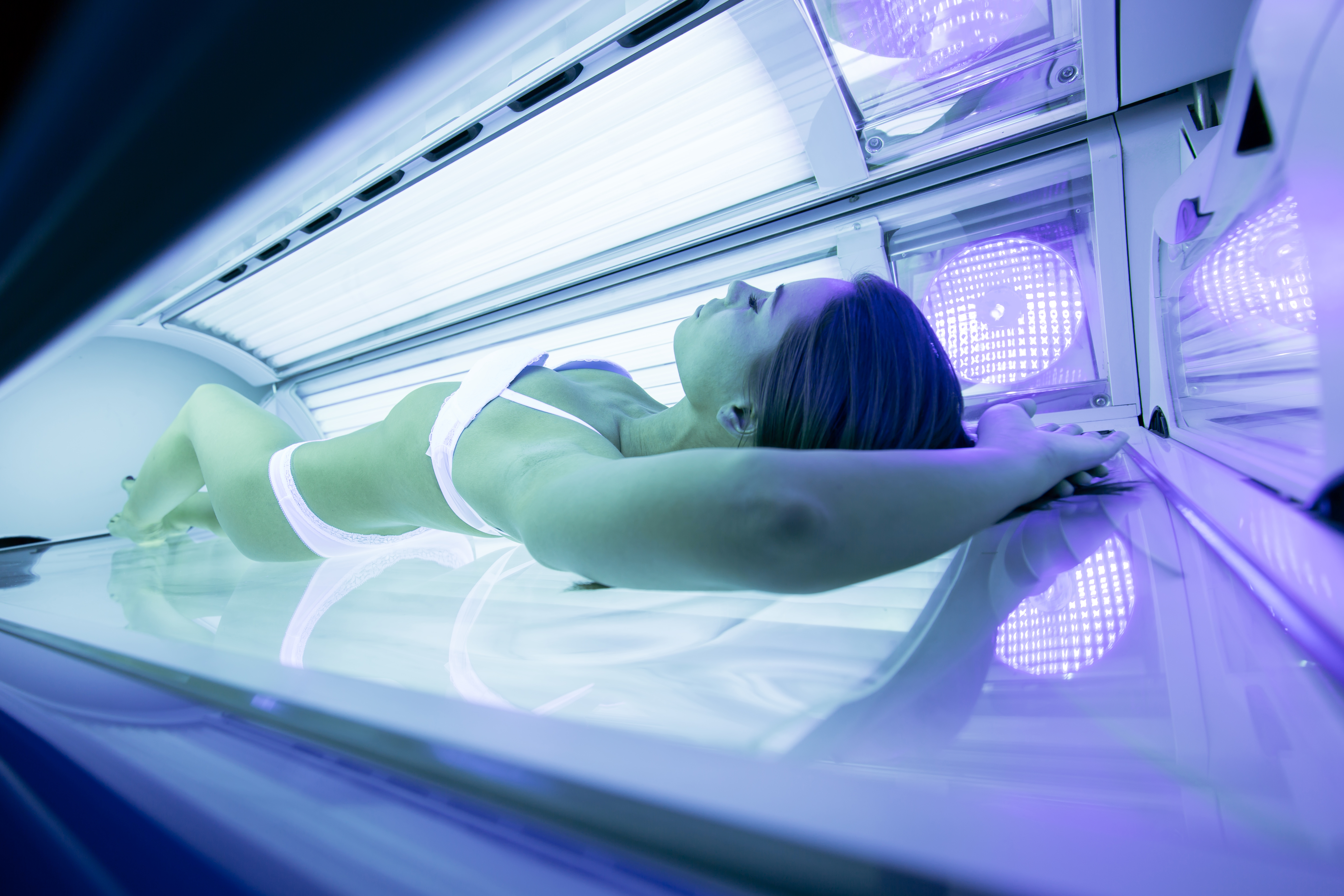 The Newest Reason To Avoid Tanning Beds Could Be Viral In Nature - Travel n...