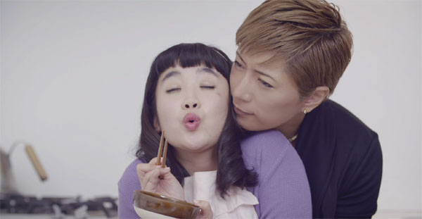 Gacktと美女 がダジャレでイチャイチャする動画がシュールすぎるｗｗｗ ガジェット通信 Getnews