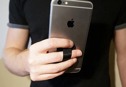nobiggi finger strap on an iPhone 6 Plus