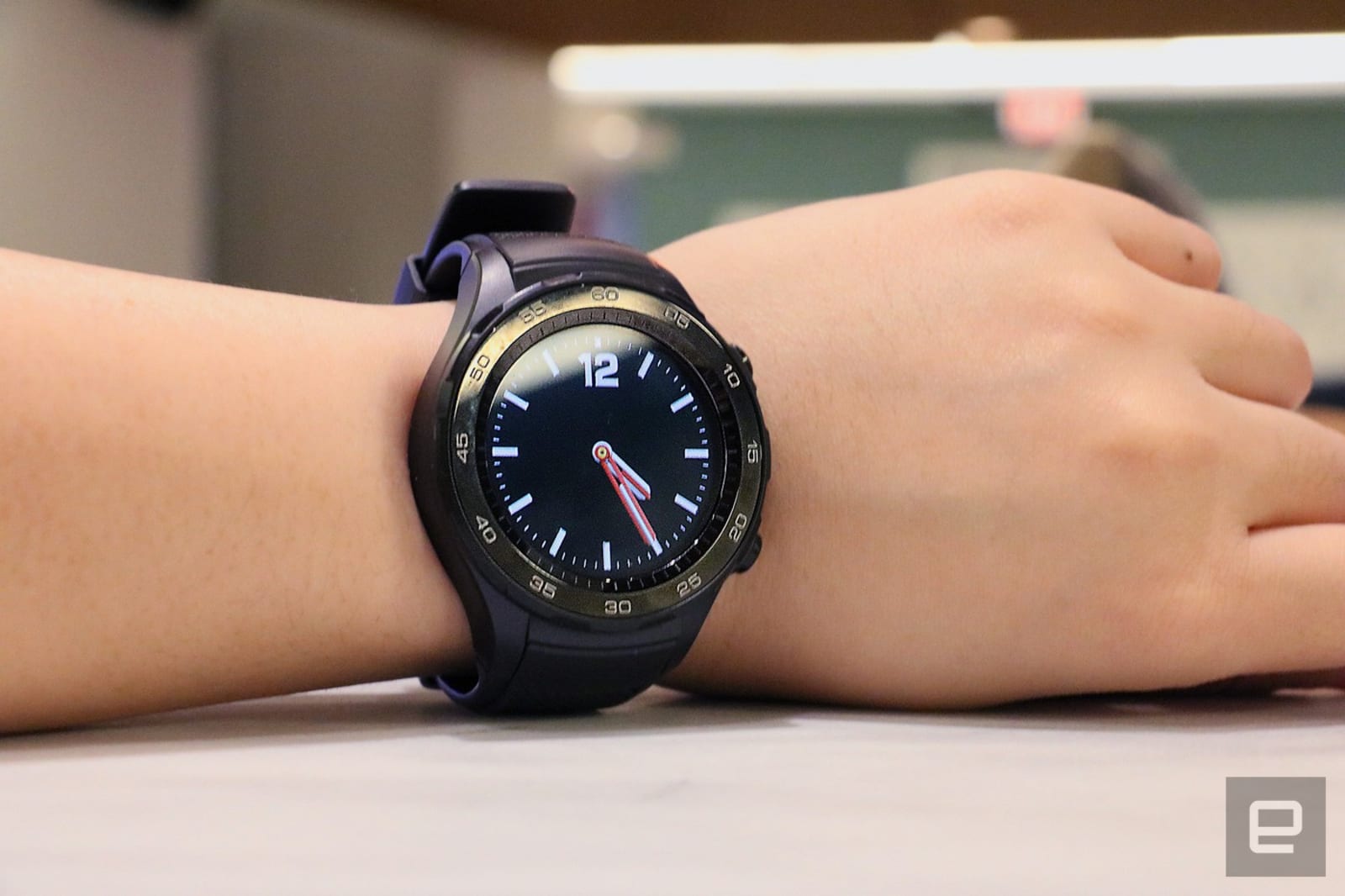 Beskæftiget Ti år At opdage Huawei's Watch 2 can last for weeks without its smarts | Engadget