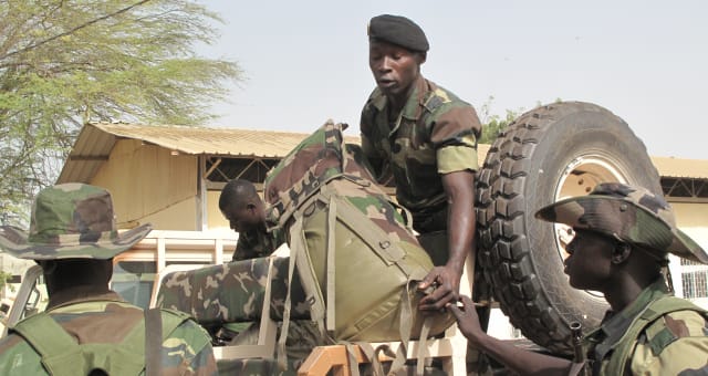 Senegal shuts land border with Guinea to prevent Ebola spreading