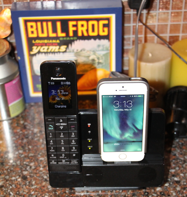 Panasonic KX-PRL262 Link-to-Cell Docking Station for iPhone