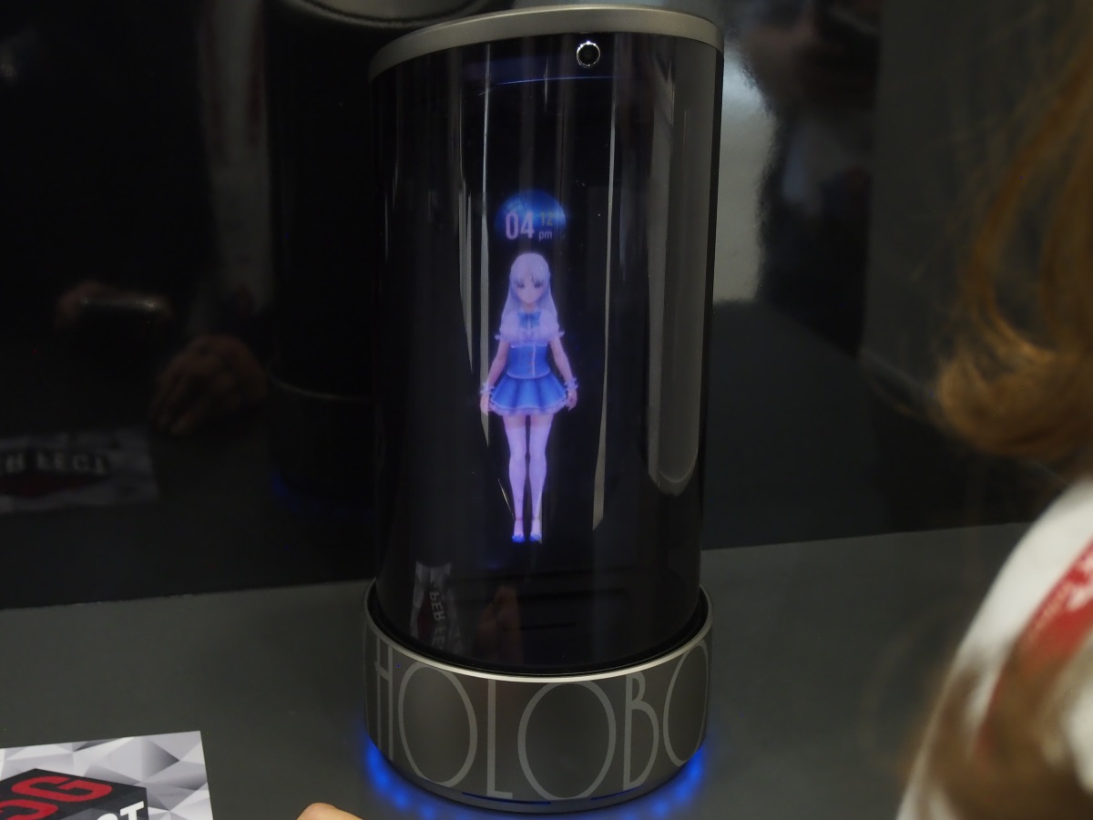 ホログラムでアイドルと会話できるaiスマートスピーカー Holobox Engadget 日本版