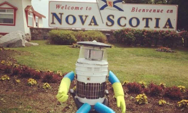ヒッチハイクでカナダを横断するロボット Hitchbot 旅の様子をツイート中 Engadget 日本版