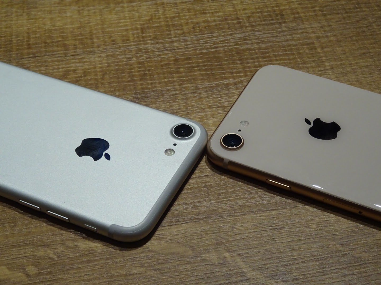 Iphone 8は本当に地味 Iphone 7と比べたら着実な進化が見えてきた Engadget 日本版