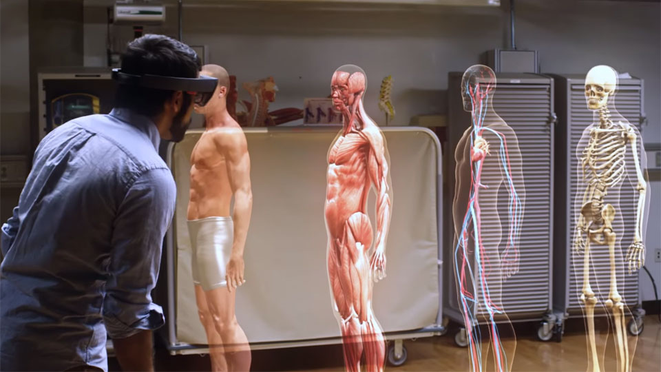 Microsoft HoloLens used to study human anatomy