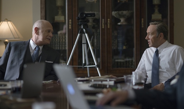 Gerald McRaney (L) and Kevin Spacey (R) in season 2 of Netflix's 