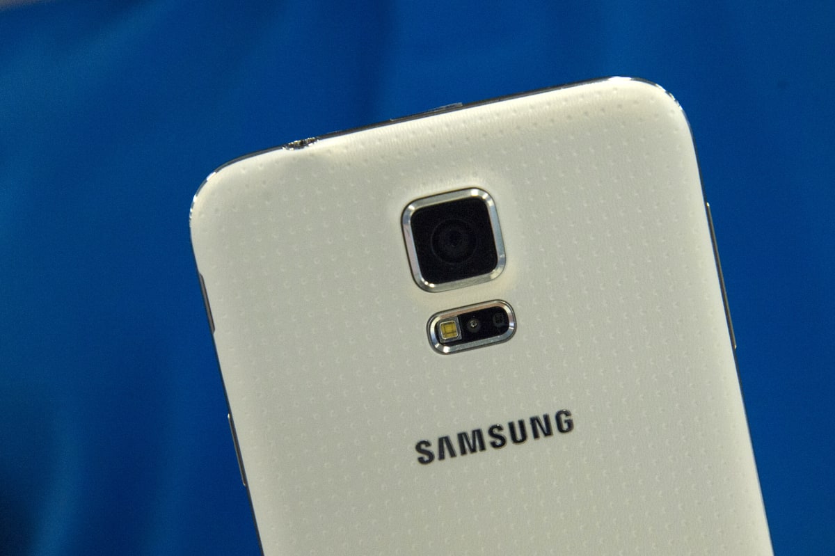 Inside A Best Buy Store As The Samsung Galaxy S5 Goes On Sale