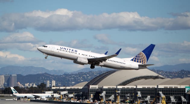 United Airlines Boeing 737-824 takes off from Los Angeles Airport on January 28, 2013