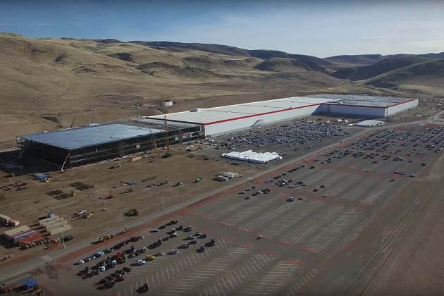 【ビデオ】テスラの巨大バッテリー工場、ドローンによる空撮映像で現在の建設状況が明らかに