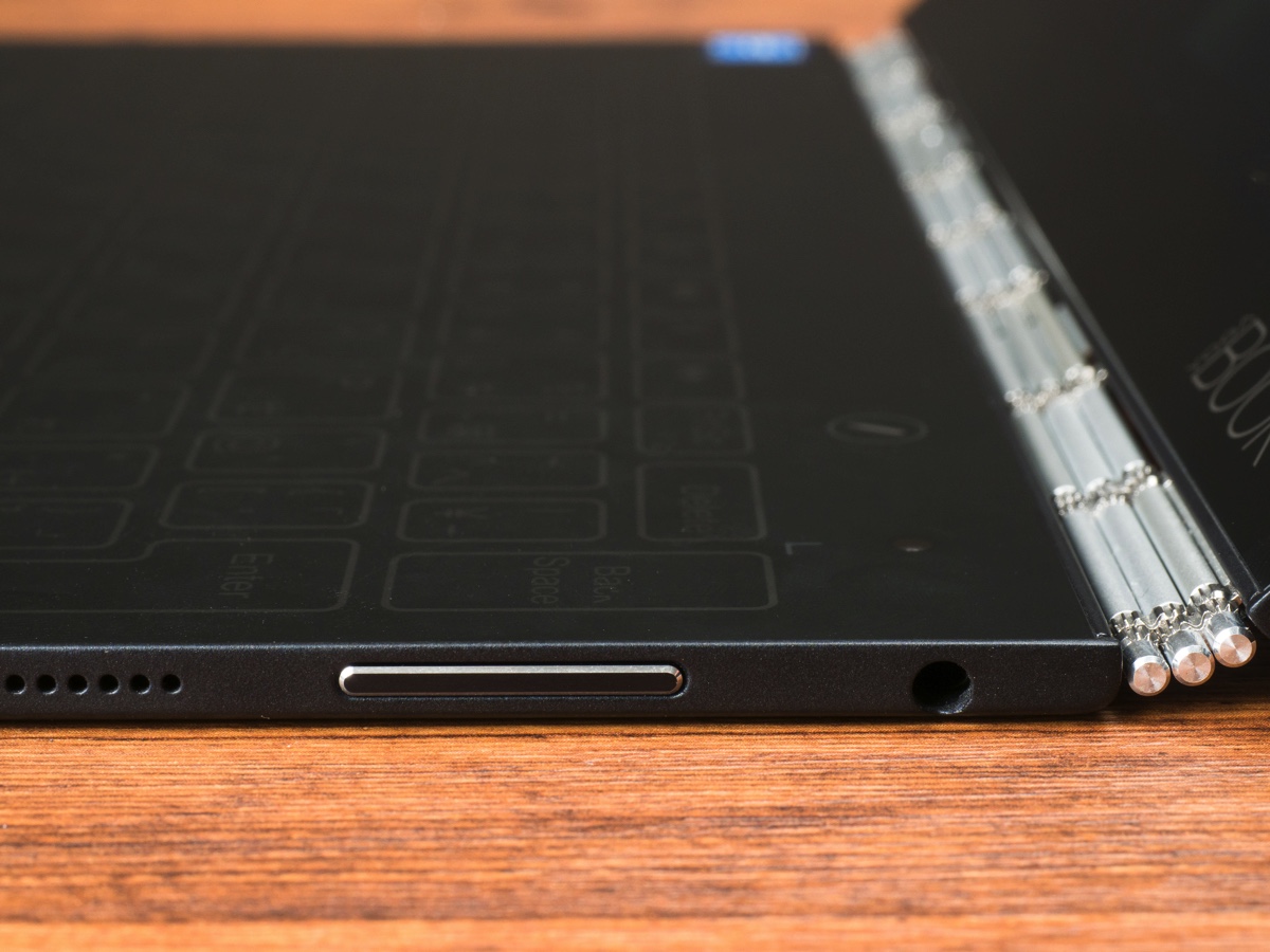 レノボ Yoga Book はipadに代わる究極の選択肢 Pcからタブレットに変形し学校でも家でも活躍 お絵描きも楽しい2in1 Engadget 日本版
