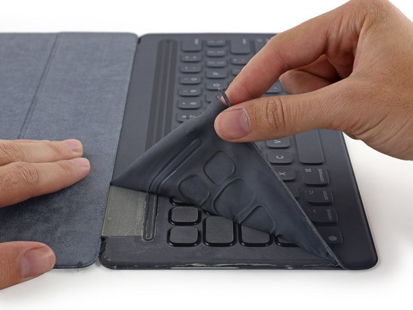 入手難の Ipad Pro Smart Keyboardを分解 新素材多数 修理性はゼロ Engadget 日本版