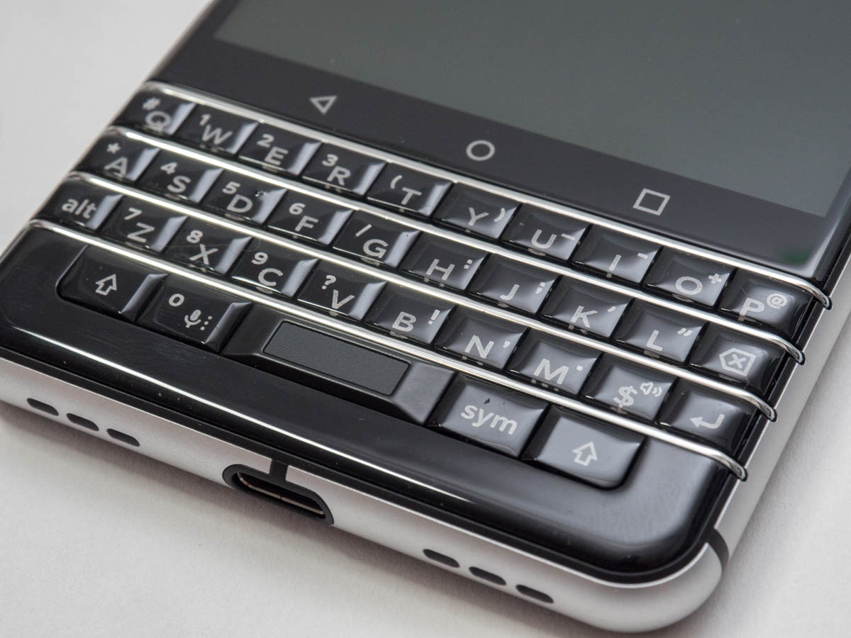 BlackBerry KEYone 開封レビュー。待望のQWERTYキーボード端末、日本語 