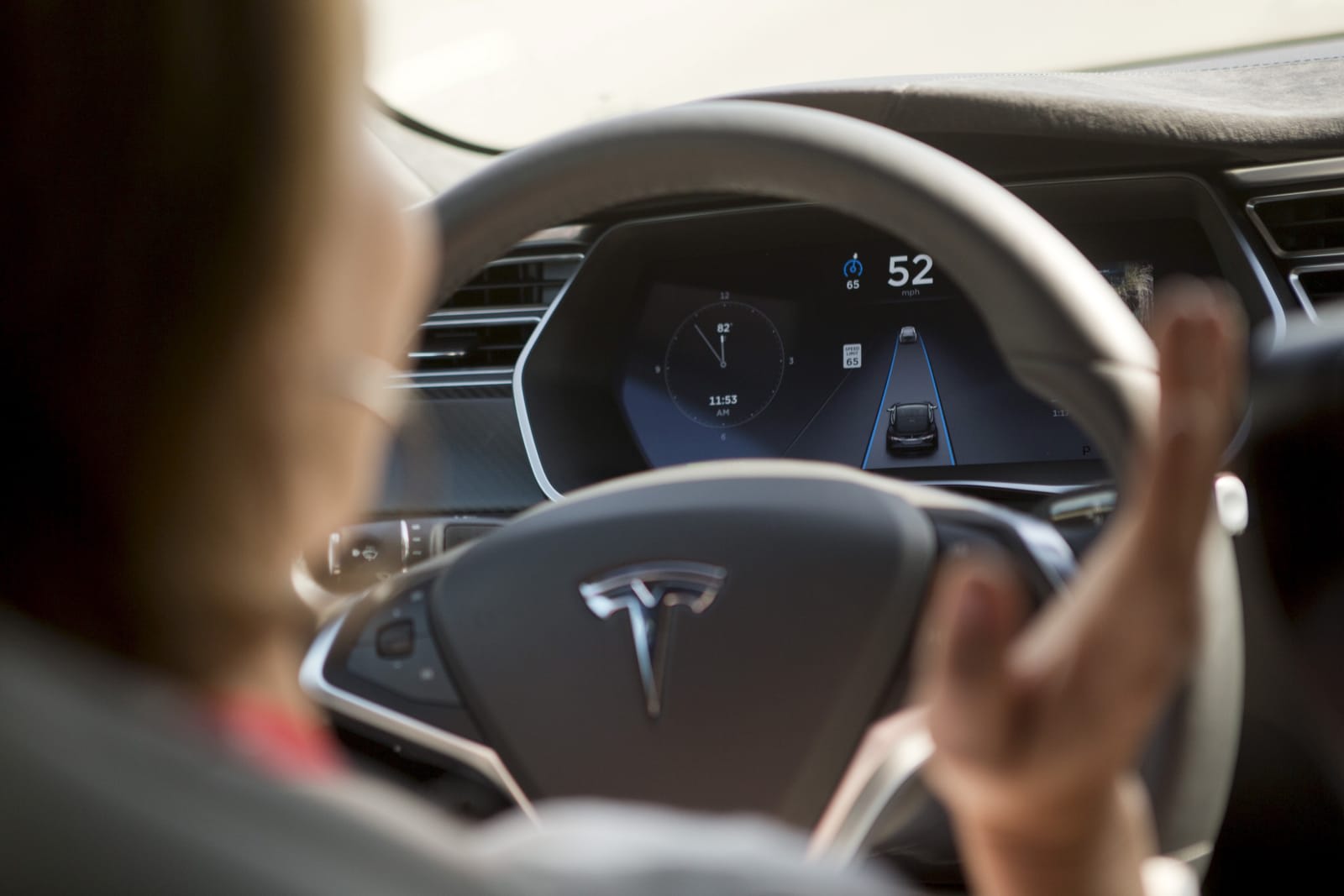 Tesla 意外引起美国运输安全委员会对自动驾驶的关注 Engadget 日本版