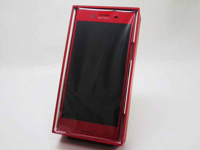 Xperia Xz Premium新色のrossoを入手 鮮烈なる赤に心奪われ溶かされる Engadget 日本版