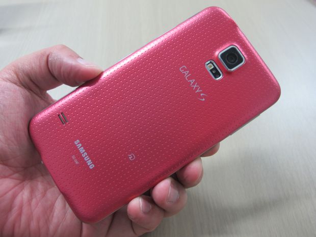 ドコモの Galaxy S5 Sc 04f はピンクもラインナップ シリーズ初の防水モデルは5月15日発売 更新 Engadget 日本版