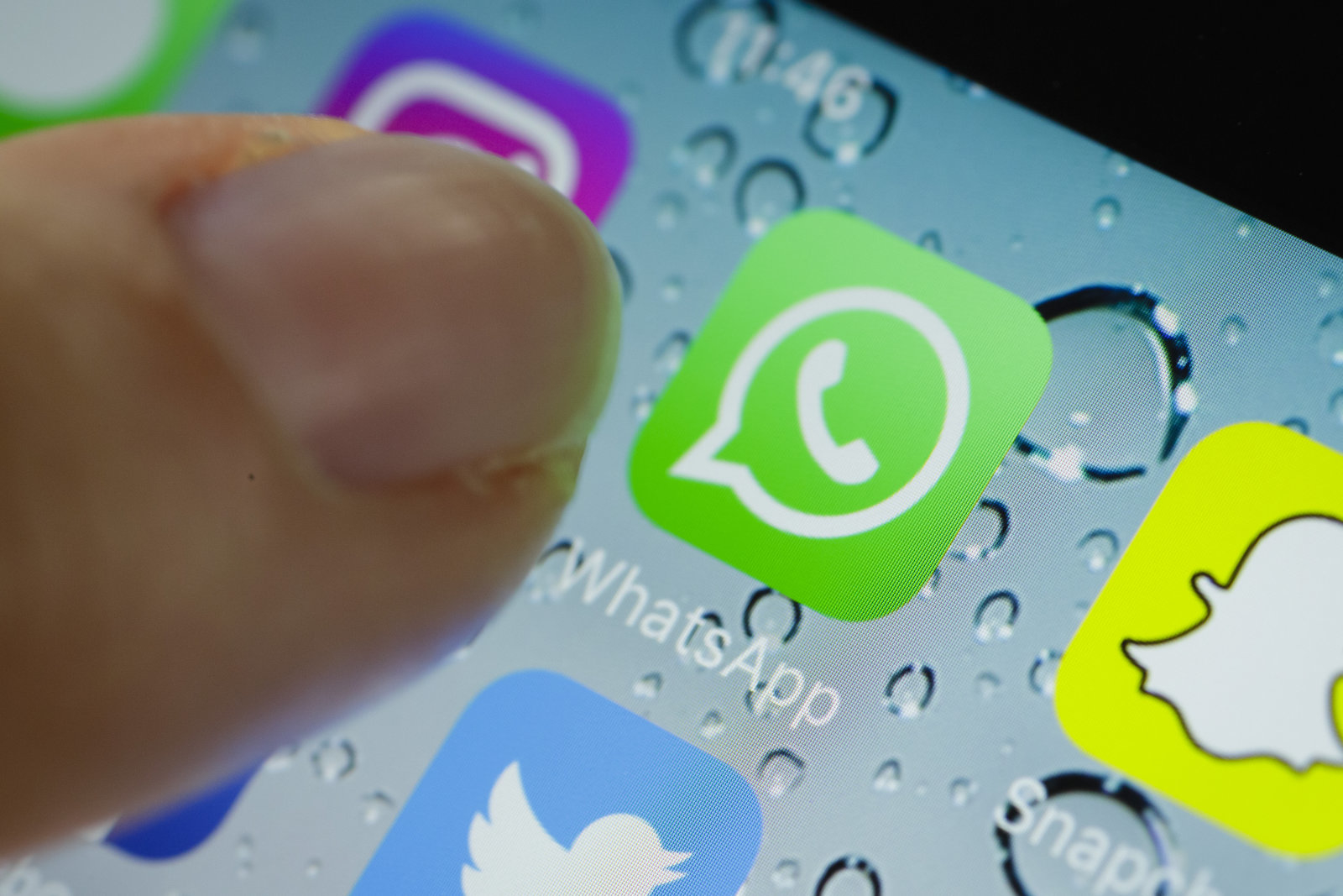 Siri ya puede leerte los mensajes de WhatsApp recibidos