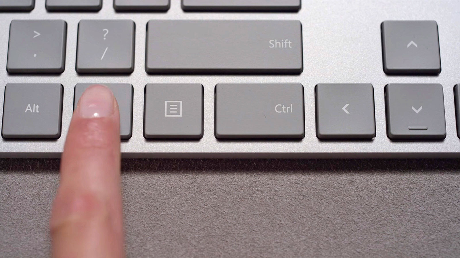 米マイクロソフト Modern Keyboard 指紋認証センサー付き 発表 タイピングを邪魔しない隠れセンサー搭載 Engadget 日本版