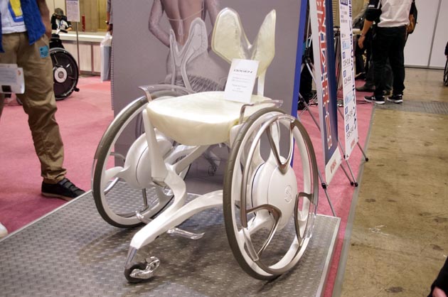 ヤマハの美しすぎる車椅子 花嫁衣裳にもマッチしそうな 02gen を出展 Engadget 日本版
