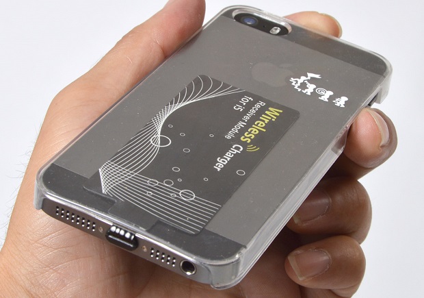 サンコー Iphone をワイヤレス充電する薄型シート Iphone5 置くだけチャージャー 発売 Engadget 日本版