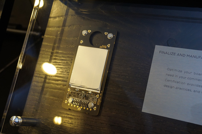 世界最薄 レノボ談 の新スマホ Moto Z 実機を見る 機能拡張カバー Moto Modsには多様な可能性 日本発売も計画中 Engadget 日本版