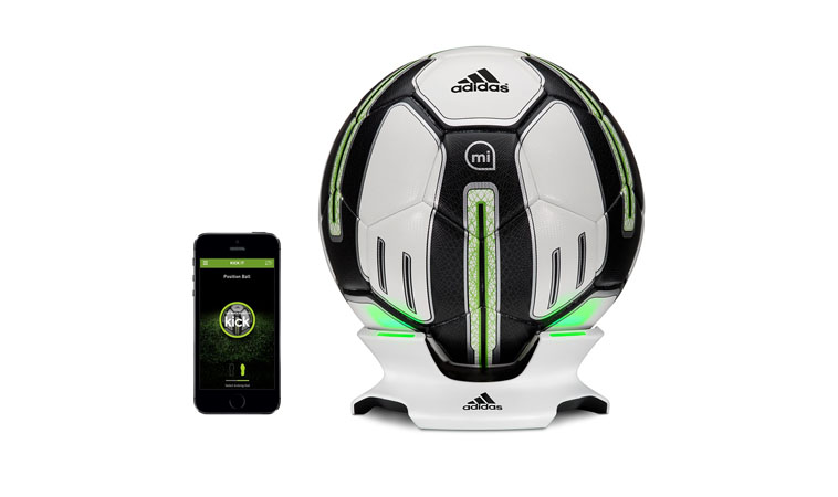 Bluetooth対応サッカーボール Micoach Smart Ball 発売 Iphoneでプロのキックと比較練習 Engadget 日本版