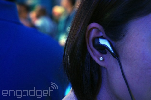 Intel muestra sus auriculares inteligentes que seleccionan música con el ritmo cardíaco