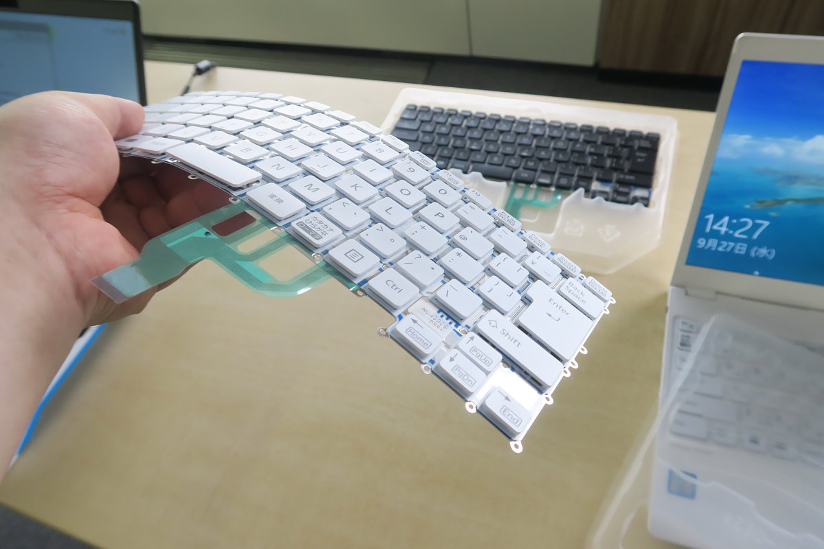 世界最軽量ノートPCがキーボードを大改良。富士通がLIFEBOOK UHシリーズ新3モデルを発表 - Engadget 日本版