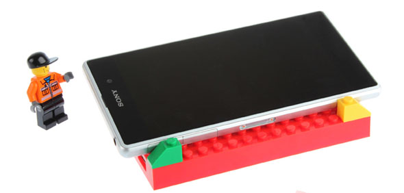 Legoブロック製のモバイルバッテリー発売 縦置き 横置き自由に組み立て Engadget 日本版