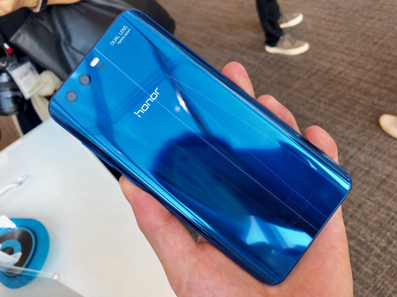 速報 新スマホ Honor 9 をファーウェイが発表 5万円台でデュアルカメラ搭載 Engadget 日本版