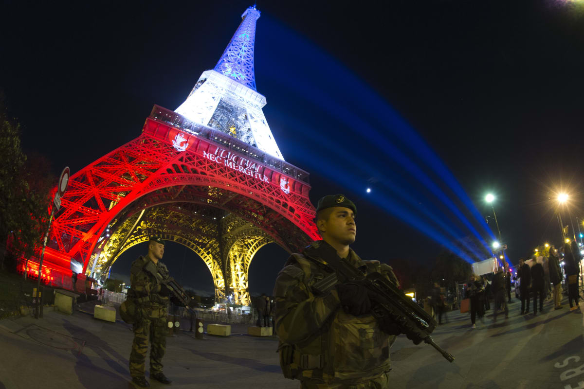 FRANCE-ATTACKS-SECURITY-EIFFEL-TOWER