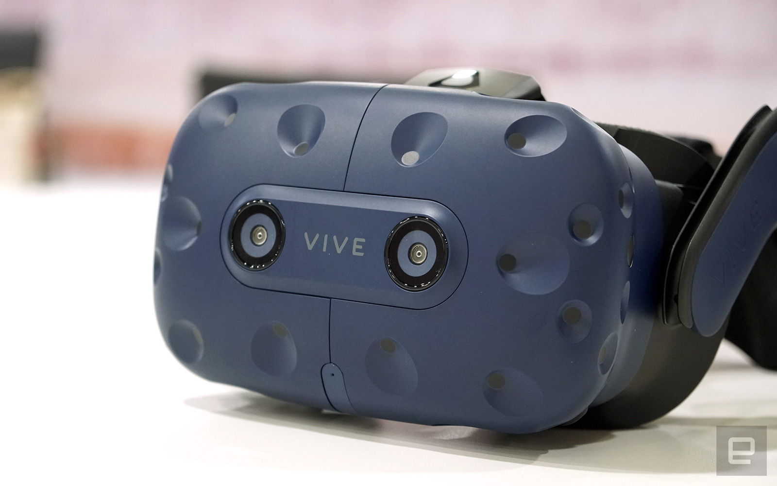 HTC Vive Pro's dual cameras can apparently track hand |