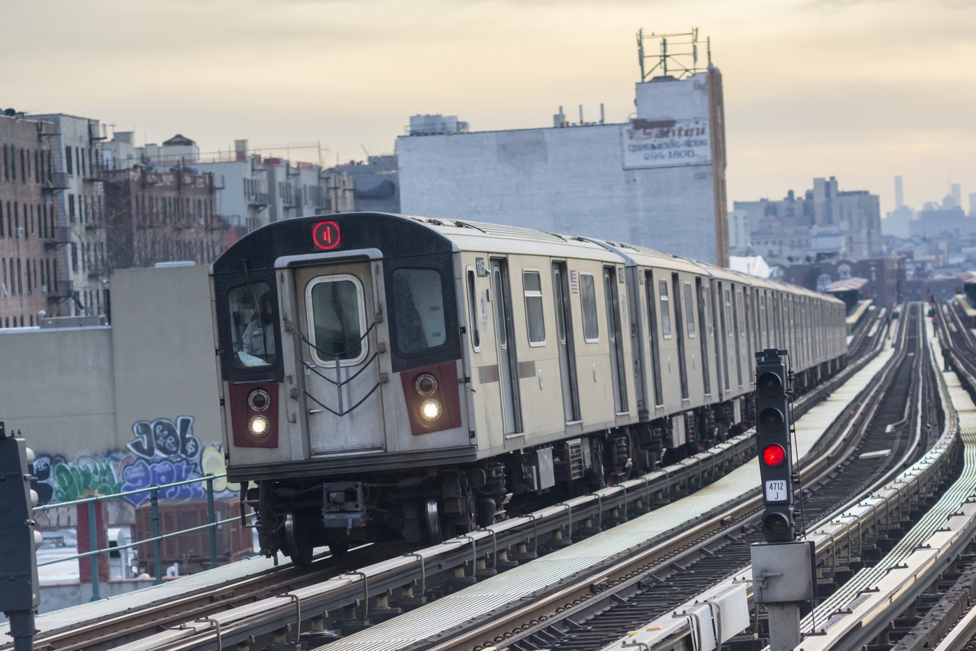 A Number 4 IRT elevated subway train in the Bronx in New York on Thursday, January 7, 2016. (ï¿½ï¿½ Richard B. Levine) (Photo by Richard Levine/Corbis via Getty Images)