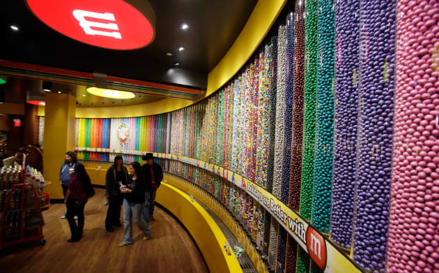M&M'S World Las Vegas Celebrates Opening Of World's Largest Candy Wall With A 3-D Chalk Art Reproduction