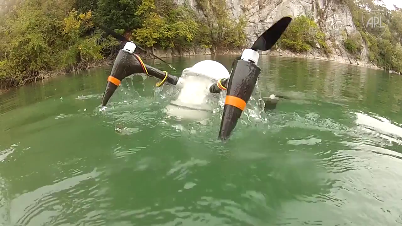 水中から発進 飛翔するドローンcracuns発表 2か月間の潜水後でも飛行可能 ボディは軽量樹脂を3dプリントで整形 Engadget 日本版