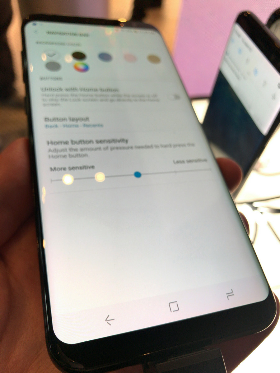 Galaxy S8を触って思うこと Iphone 8のハードルを上げる未来感 国内対応への期待と悩ましさ Engadget 日本版