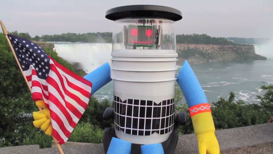 Hitchbot at Niagara Falls