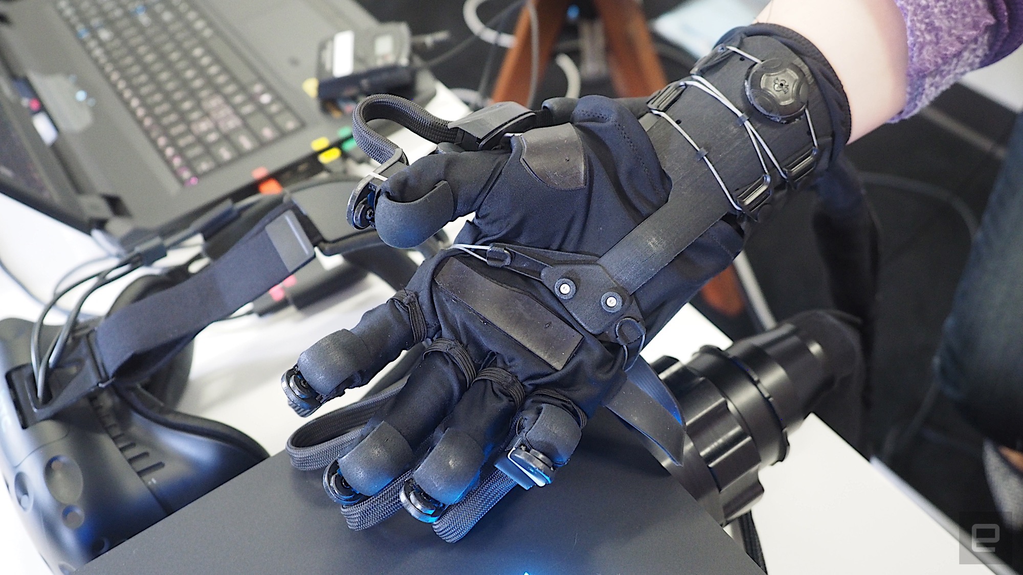 promises make your hands like real ones | Engadget