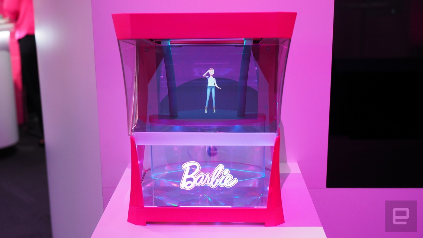 バービー人形がホログラムに Barbie Hello Hologramをmattelが発表 音声認識で会話も可能 Engadget 日本版