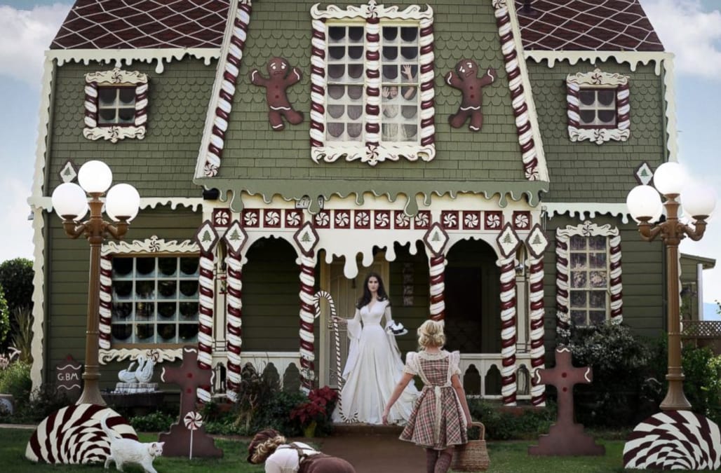 This woman turned her home into a life-sized gingerbread house
