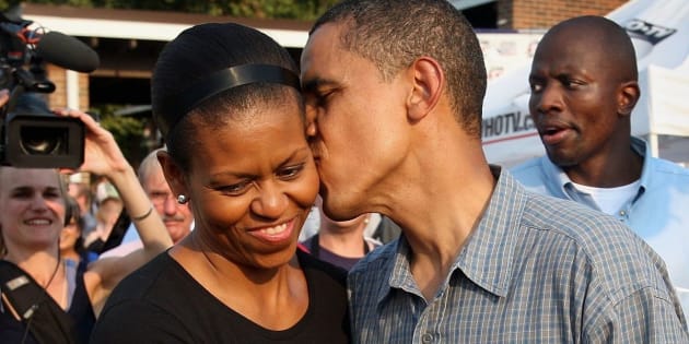 DES MOINES, IA - AUGUST 16:  Democratic Presidential Candidate Senator Barack Obama (D-IL) gives his wife Michelle a playful kiss as they tour the Iowa State Fair August 16, 2007 in Des Moines, Iowa. The fair runs until August 19th and is expected to draw about 1 million people. John Edwards also made a campaign stop at the fair today.  (Photo by Scott Olson/Getty Images)