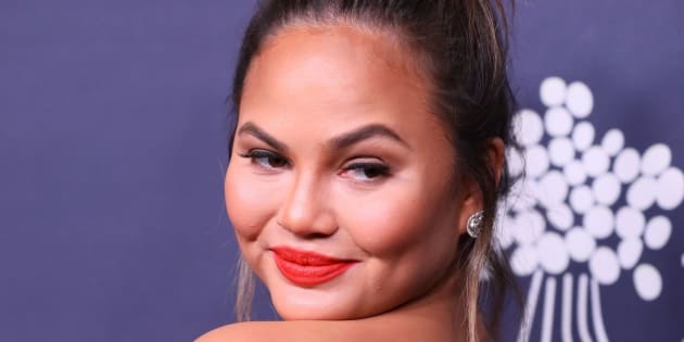CULVER CITY, CA - NOVEMBER 11: Chrissy Teigen attends the 2017 Baby2Baby Gala on November 11, 2017 in Los Angeles, California. (Photo by JB Lacroix/ WireImage)